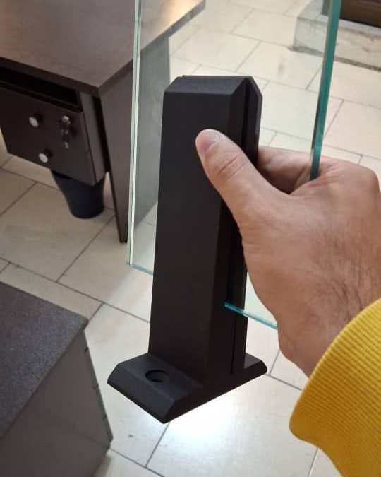 پایه فلزی برای نرده شیشه ای؛ انتخابی هوشمندانه و ایمن