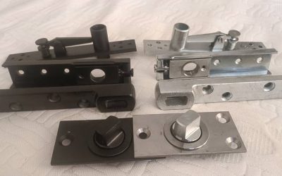 انواع لولا درب چوبی و بررسی یراق پیوت؛ انتخاب هوشمندانه برای طراحی مدرن