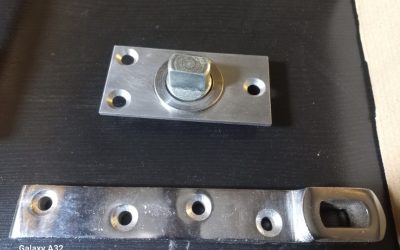 طراحی و سازنده انواع درب های چوبی و فلزی با مکانیزم لولا پیوت ، پاشنه گرد