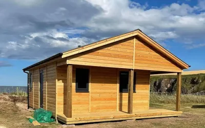 سازنده کلبه چوبی جاده آبعلی | هنر، طبیعت و آرامش در یک قاب