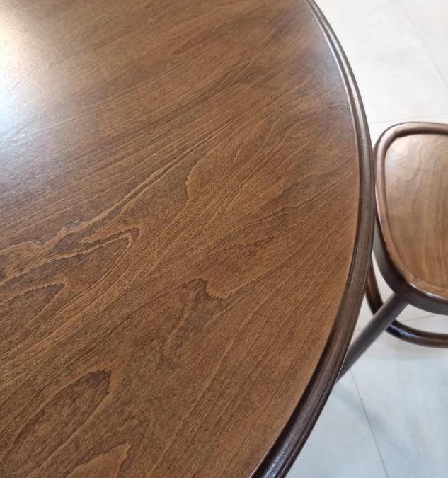 تعمیر و لکه گیری صفحه میز چوب راش با رنگ گردویی | آموزش استفاده از سیلر، کیلر و پلی استر