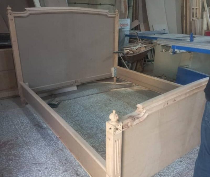 ساخت تخت خواب چوب راش کلاسیک سفارشی | طراحی و تولید مدل‌های خاص و لوکس