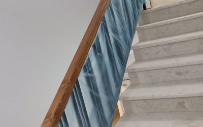 اجرای دسته نرده چوبی پله | خدمات نصب و نجاری تخصصی گروه فن و هنر