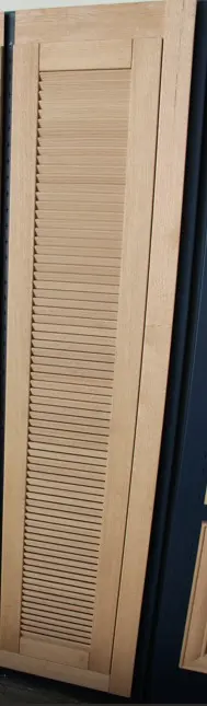 درب کرکره ای کلاسیک با روکش چوب بلوط: تلفیق امنیت و زیبایی در دکوراسیون داخلی