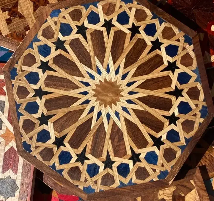 لیزر چوب و روکش در ضخامت‌های ۰.۰۶ الی ۲ میلیمتر با نقوش هندسی و گل و مرغ و گره‌چینی با روکش