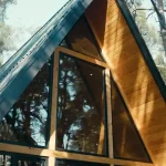 سازنده کلبه چوبی کلاردشت با طراحی سفارشی و اجرای سازه تمام چوب و فلز در مناطق شمالی