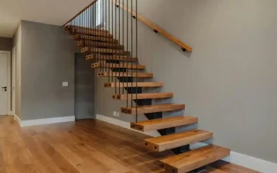 اجرای پله چوبی معلق | طراحی اصولی و اجرای سفارشی در پروژه‌های داخلی