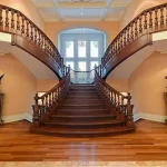 نرده چوب گردو برای پله‌های منحنی