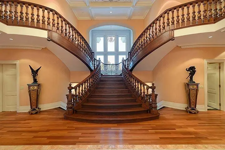 نرده چوب گردو برای پله‌های منحنی