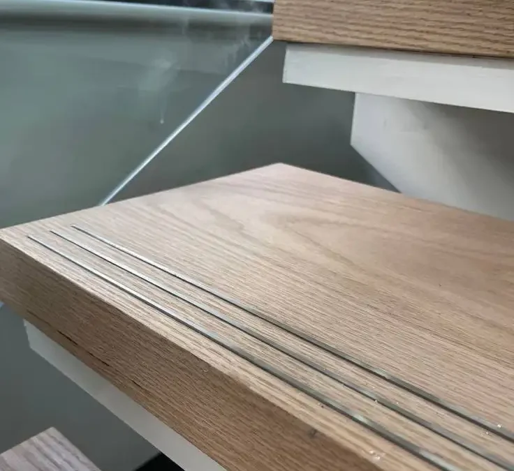 چوب بلوط آمریکایی: انتخاب برتر برای کفپوش پله، درب ورودی و دکوراسیون منزل با دوام بالا | فن و هنر