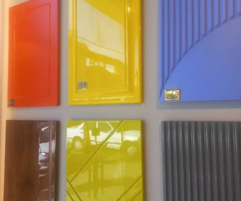 اجرای رنگ پلی‌اورتان ایتالیایی در کمرد؛ از پولیشی شیشه‌ای تا مات ابریشمی با دقت دیجیتال